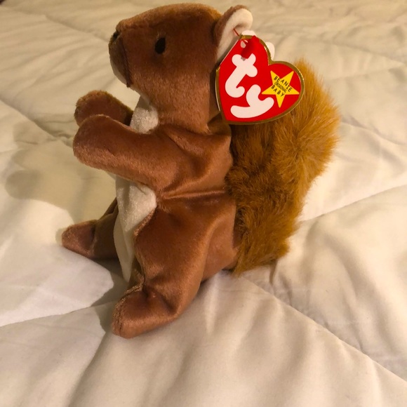 “Nuts” TY Beanie Baby, Brown Squirrel, Vintage Collectible 1996 - Picture 1 of 13